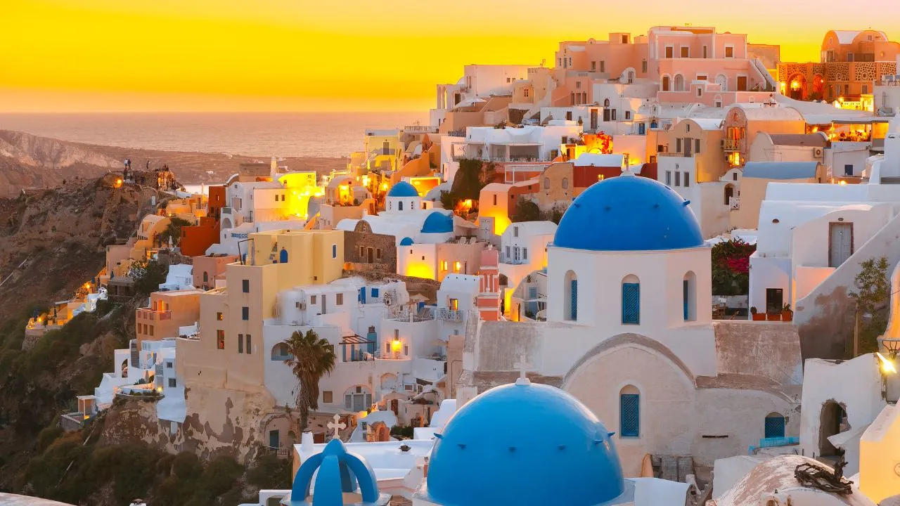 De ce este Santorini una dintre cele mai râvnite destinații de vacanță din Grecia