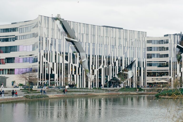 Cum să îți construiești un CV chiar din facultate