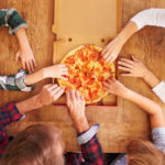 Câte calorii poate avea o pizza? Iată cum să nu te pierzi în calcule!