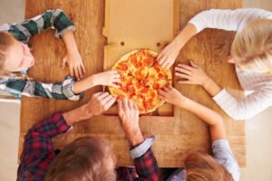 Câte calorii poate avea o pizza? Iată cum să nu te pierzi în calcule!