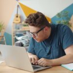 Ghidul studentului antreprenor: Cum să începi o afacere în timpul facultății