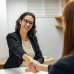 Cum să te pregătești pentru primul interviu de angajare