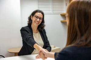 Cum să te pregătești pentru primul interviu de angajare