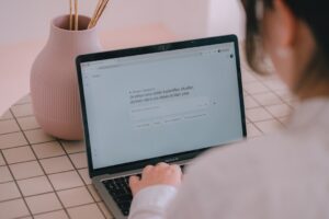 Cum să scrii un e-mail formal către un profesor sau angajator