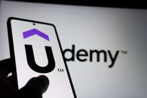 Cele mai bune platforme de cursuri online pentru studenți