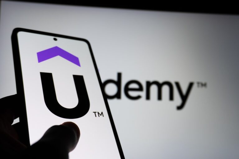 Cele mai bune platforme de cursuri online pentru studenți