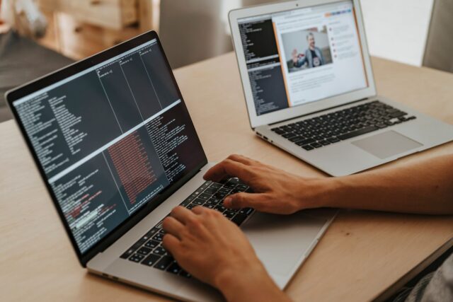 Cum alegi un bootcamp de programare fără să pierzi bani pe cursuri slabe