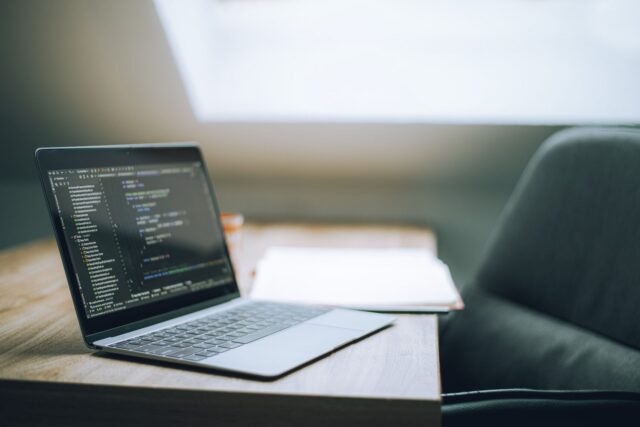 Cum îți construiești primul portofoliu de programator fără experiență în muncă