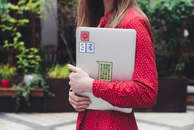 Cum te ajută inteligența artificială să înveți mai eficient limbaje de programare