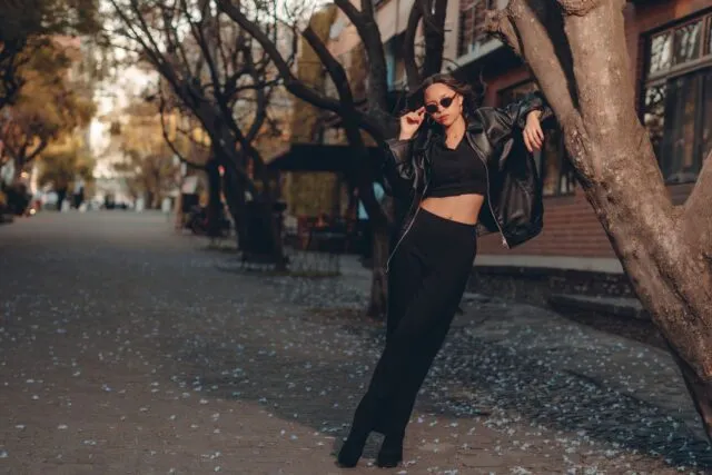 Idei de outfit-uri versatile pentru studenți, de la curs la ieșirea de seară