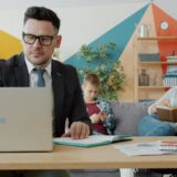 Photo parents working from home with young children