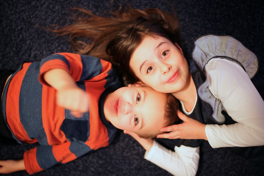 Photo relationship between siblings