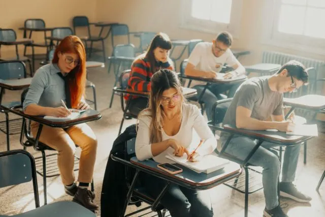 Cum alegi un abonament de mobilitate urbană potrivit pentru naveta student-facultate — studentcenter.ro