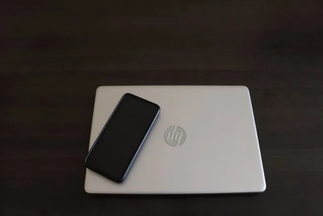 Asigurarea laptopului: când merită și ce acoperă de fapt — studentcenter.ro