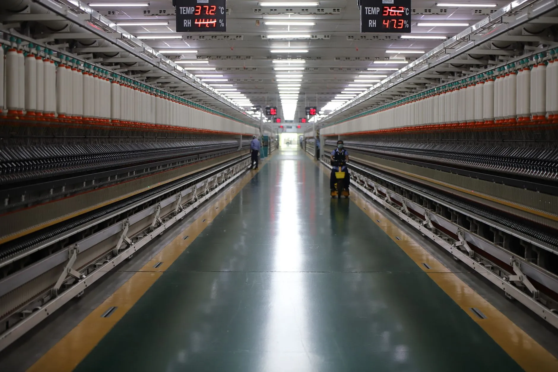 Retrofit sau utilaj nou: cum decizi corect pentru echipamentele vechi din hală