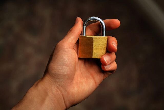 Reguli simple de securitate cibernetică pe care orice student ar trebui să le știe