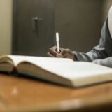 Cum te pregătești pentru un examen oral fără să te blochezi